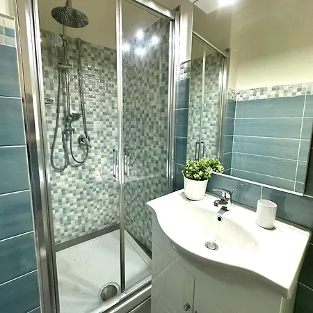 ゲストハウス Chiaraluce House カターニア