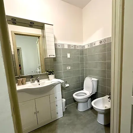ゲストハウス Chiaraluce House カターニア