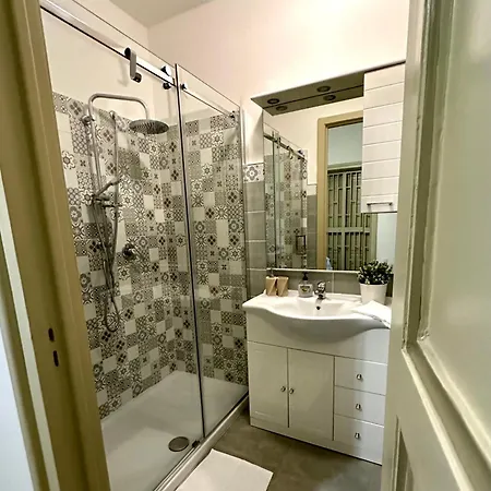 Chiaraluce House カターニア