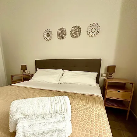 Chiaraluce House ゲストハウス カターニア